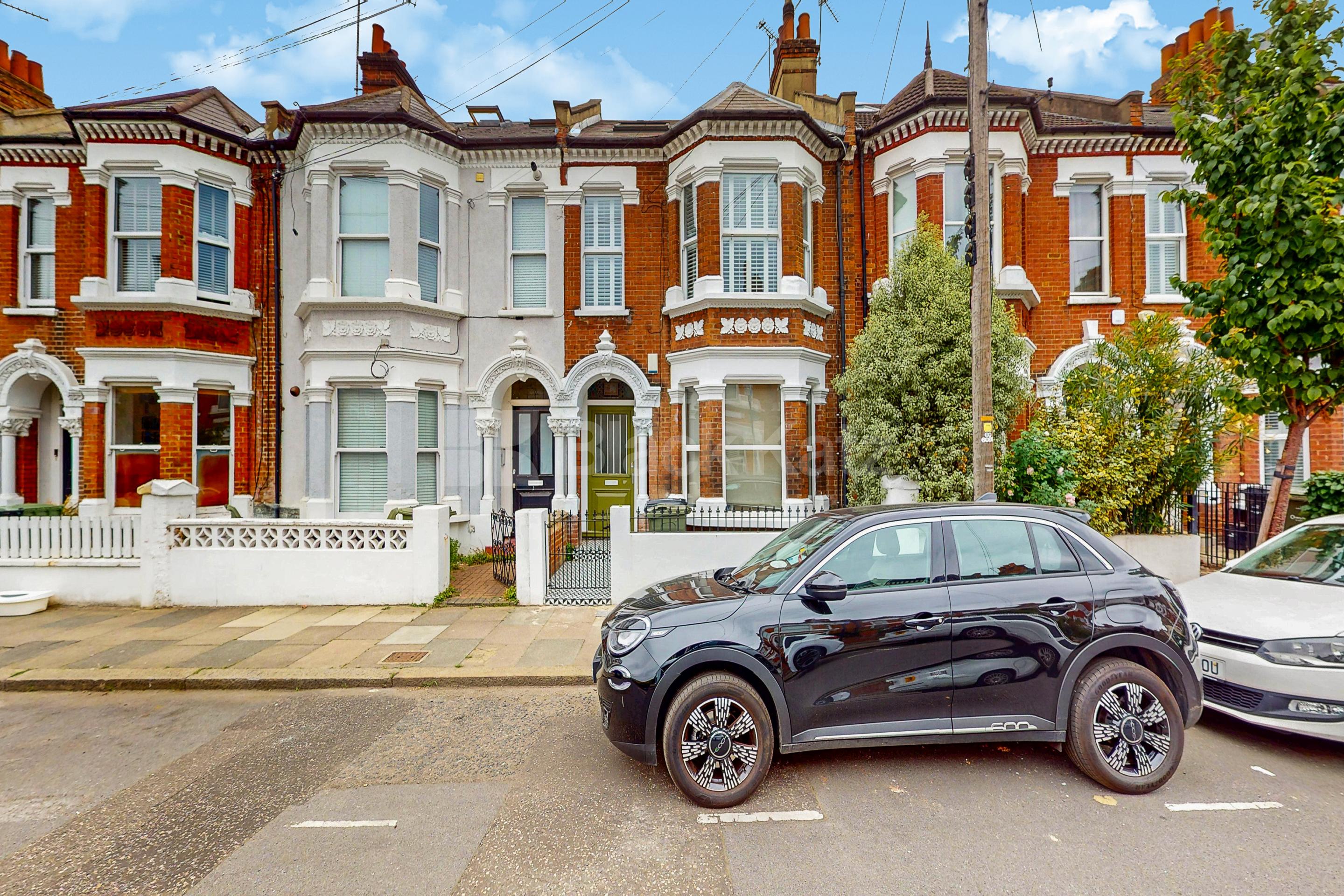 Spacious garden flat on bordering Clapham and Brixton. Ashmere Grove, Clapham / Brixton SW2